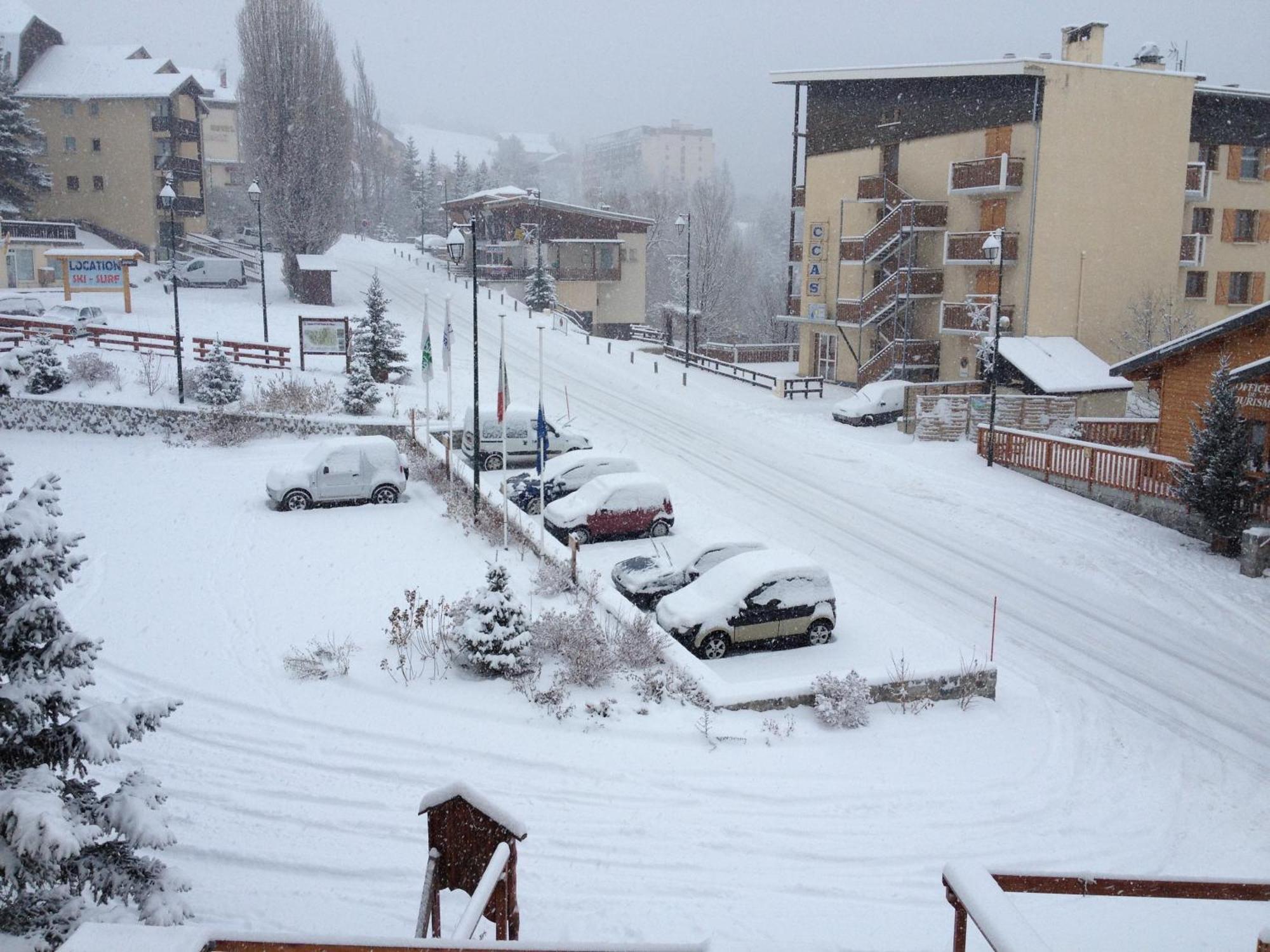 Hotel Les Flocons Le Sauze Exterior foto