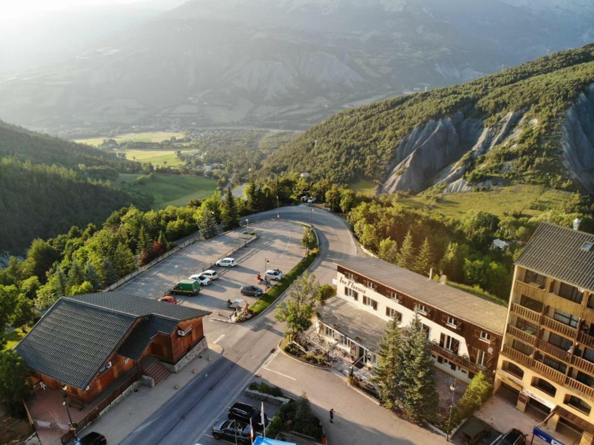 Hotel Les Flocons Le Sauze Exterior foto